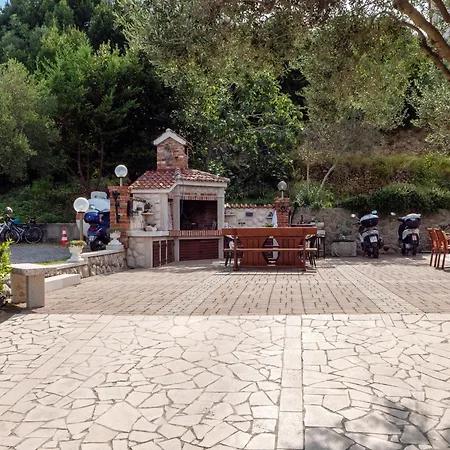 And By The Sea - Rab - 5044 Pensionat Palit