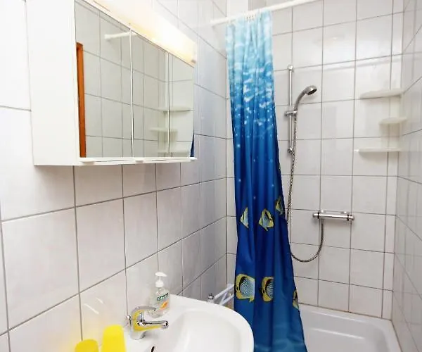 And By The Sea - Rab - 5044 Pensionat 3*