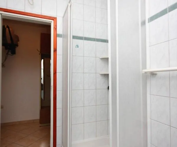 And By The Sea - Rab - 5044 Palit